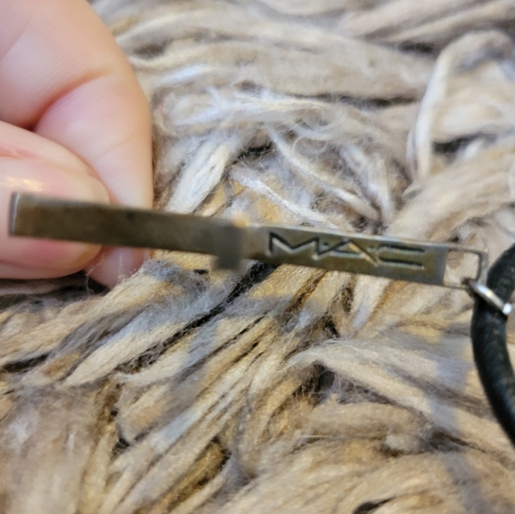 MAC COSMETICS Employee Starfish Necklace - Picture 2 of 6